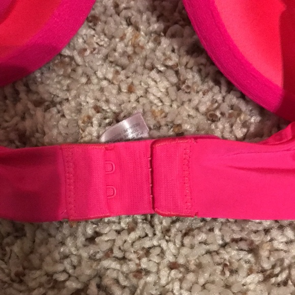 VS - matching bra (36C)/thong (OS) - never worn - Picture 9 of 16
